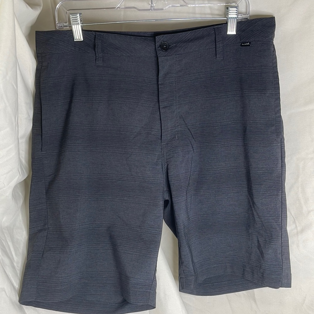 Travis Mathew Men’s 34 Shorts navy blue